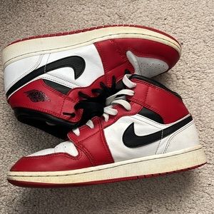 Air Jordan 1 Mid “Chicago” used